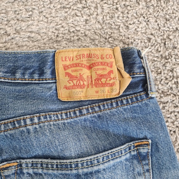 Levis 501 Jeans Mens 34x30 Blue Denim Button Fly Straight Relaxed Fit Casual - Picture 7 of 14